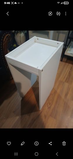 White solid side end table