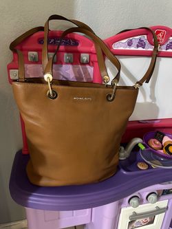 Tan tote handbag