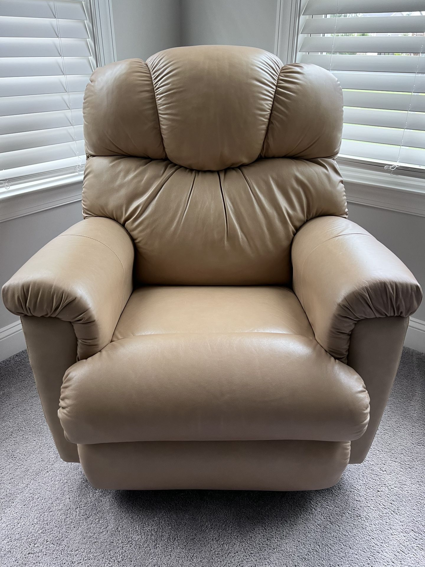 La Z Boy Rocking Recliner w/ Swivel Base