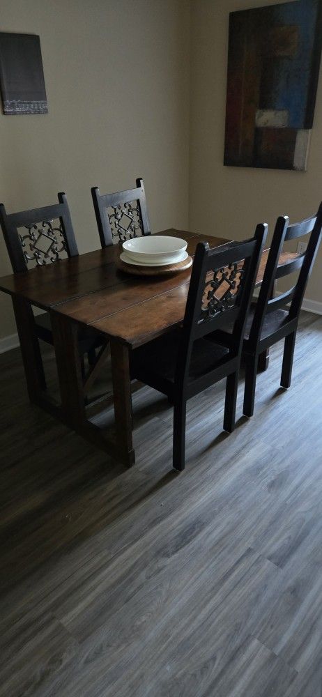 Diningroom Table
