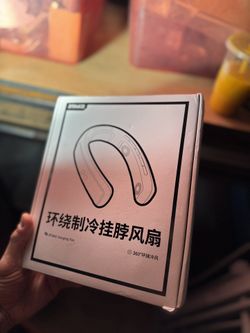 Like New In Box Neck Fan With Chiller 