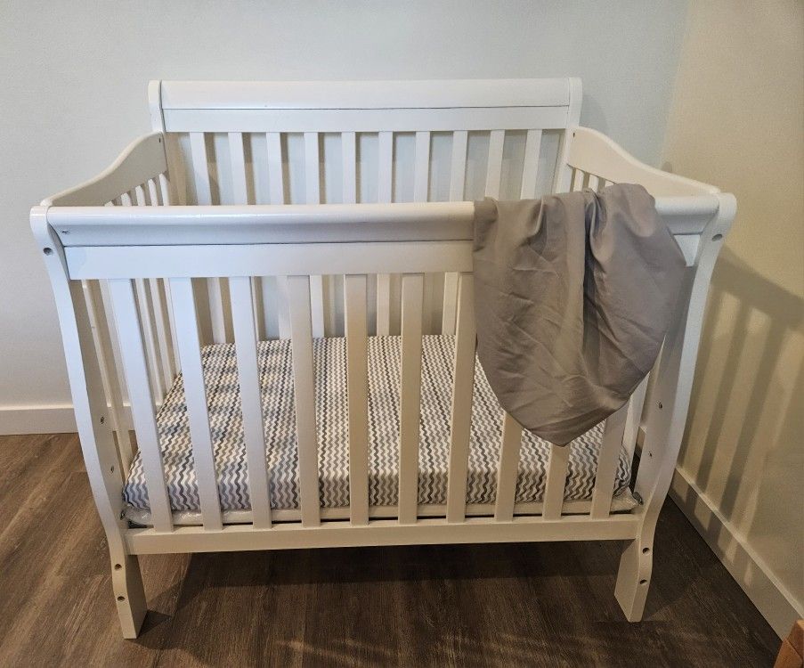 White Mini Crib