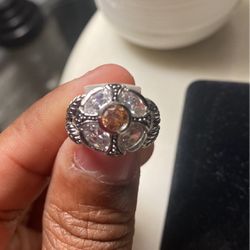 Women’s Sterling Silver Flower 🌸 Ring Size “5”