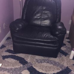 Black Lether Recliner Almost Perfect Condition