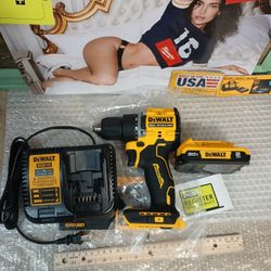NEW DEWALT 20V BRUSHLESS 1/2 DRILL DRIVER TOOL KIT 