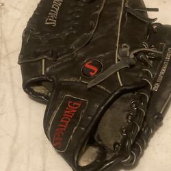 Spaulding SC17-B Size 13 Glove. RHT Baseball/Softball