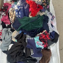 Bolsa grande de ropa revuelta