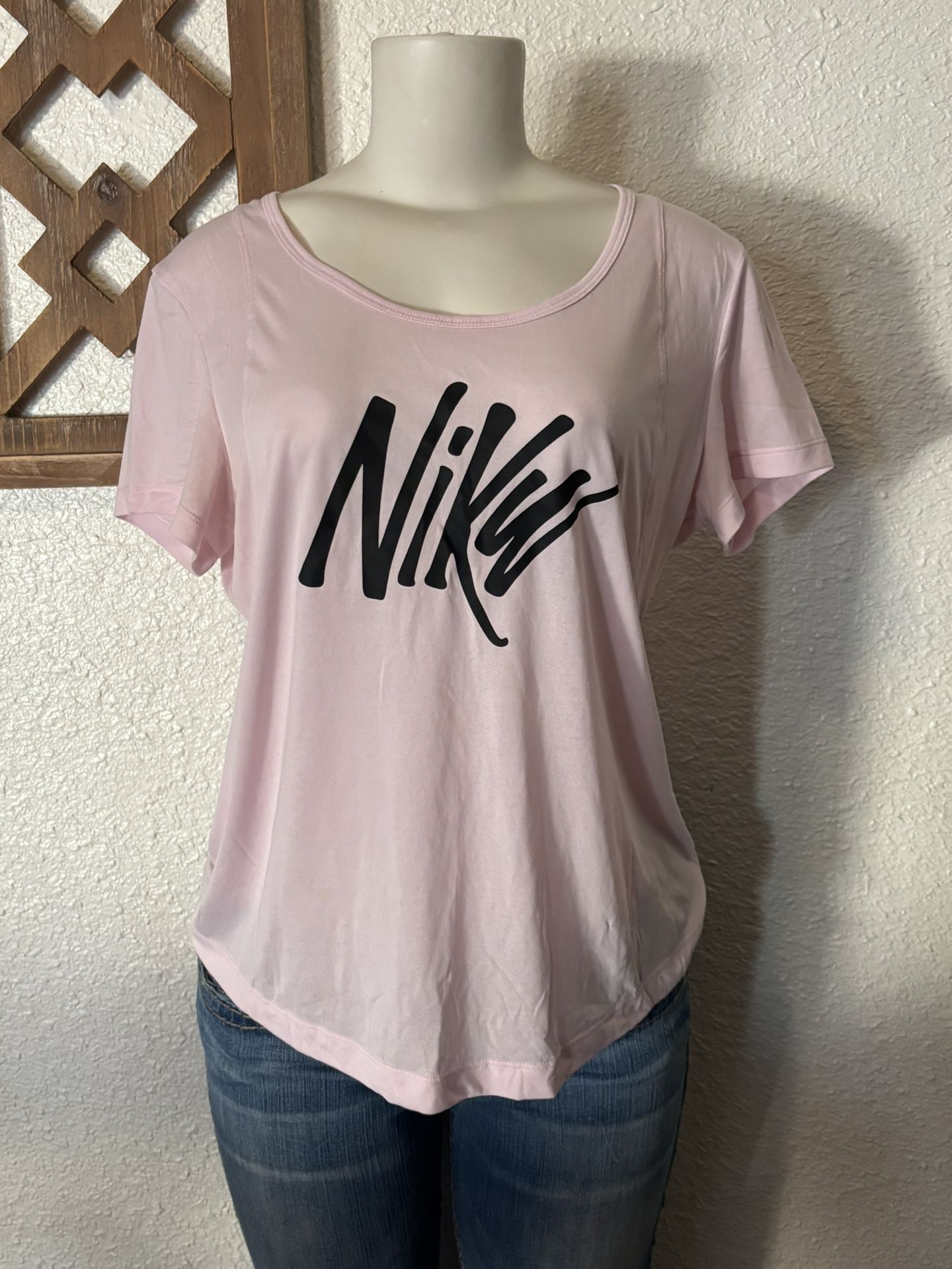 Women’s medium Nike Top New 