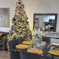 Table set with 6 chairs