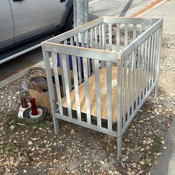 Free mini crib, miscellaneous