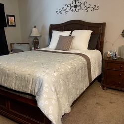 Queen Bedroom Set 