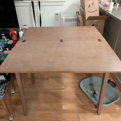 Expandable Wooden Table