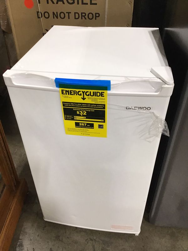 Daewoo mini fridge in white for Sale in Colton, CA OfferUp