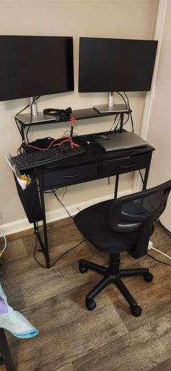 Chair and desktop
