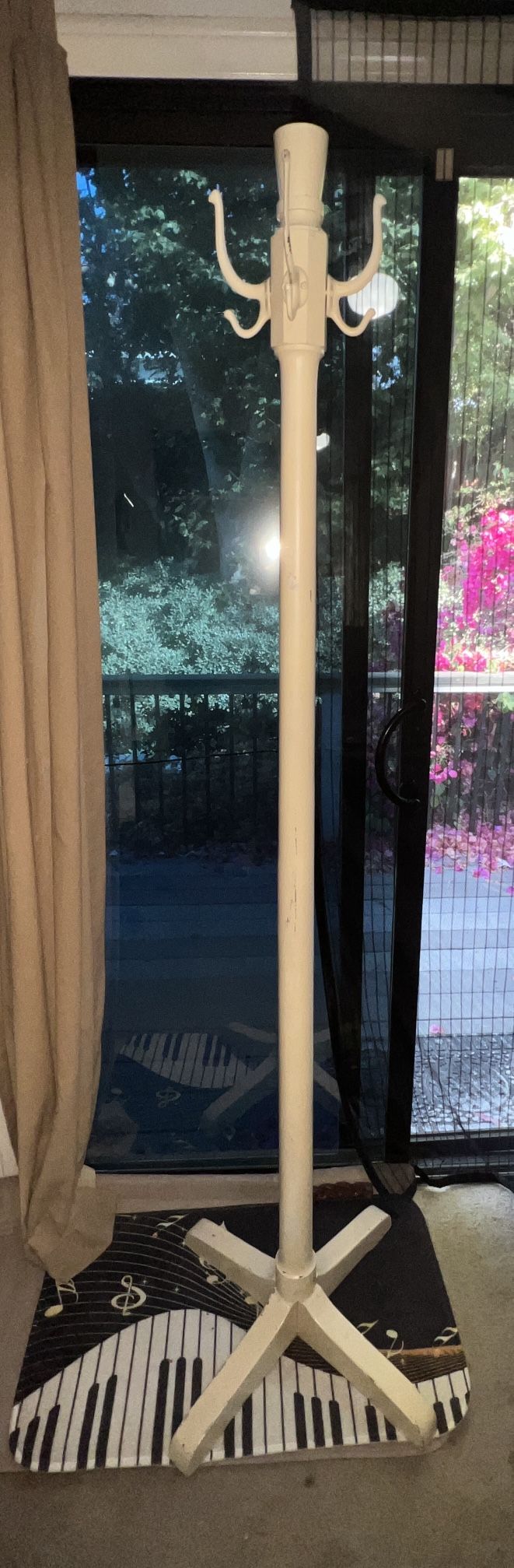 Sturdy White Metal Clothing Rack (4 Main Prongs + 4 Additional Sub Prongs)