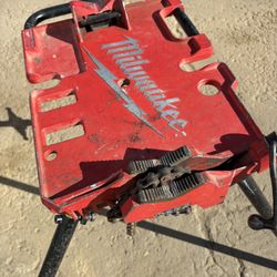 Milwaukee 48-22-8690 6" Leveling Tripod Chain Vise