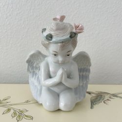 Vintage Praying Angel/Cherub White Porcelain Floral Head Wreath 