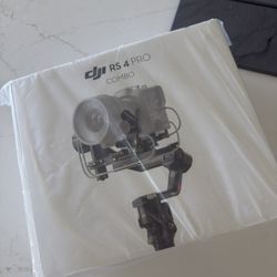 DJI RS 4 Pro Gimbal Combo 
