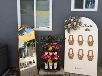Bloom bar service. Flower bar
