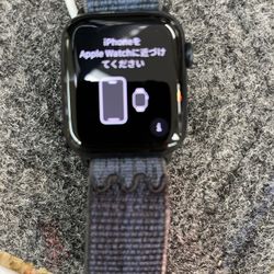 Apple Watch Series SE With Charger
