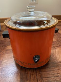 Vintage Crock Pot. Size 9” x 9”