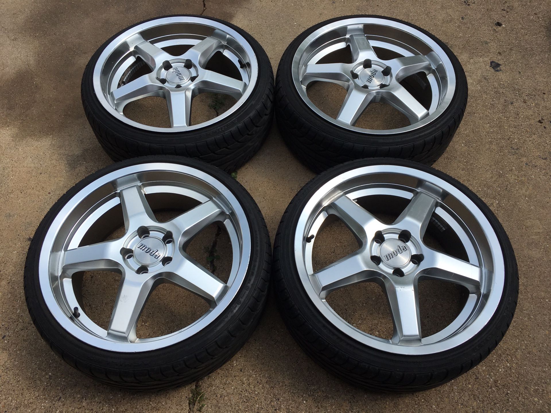 19” Moda MD5 5 Lug 5x112 Silver Wheel Rims Tires