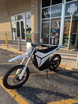 Y Volt Surge V electric dirt bike 70MPH! Finance for $150 down payment!!