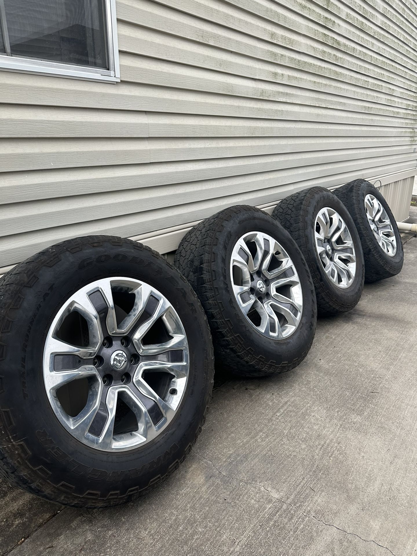20” dodge Ram 6 Lug Wheels
