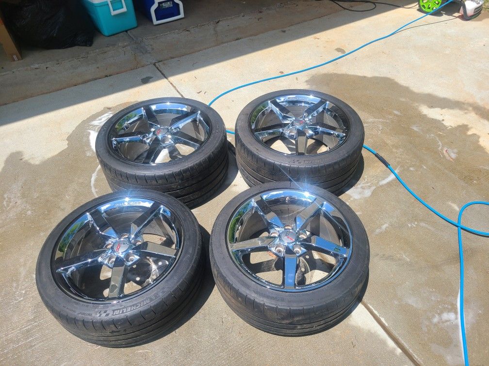 complete set of C7 corvette wheels OE.
