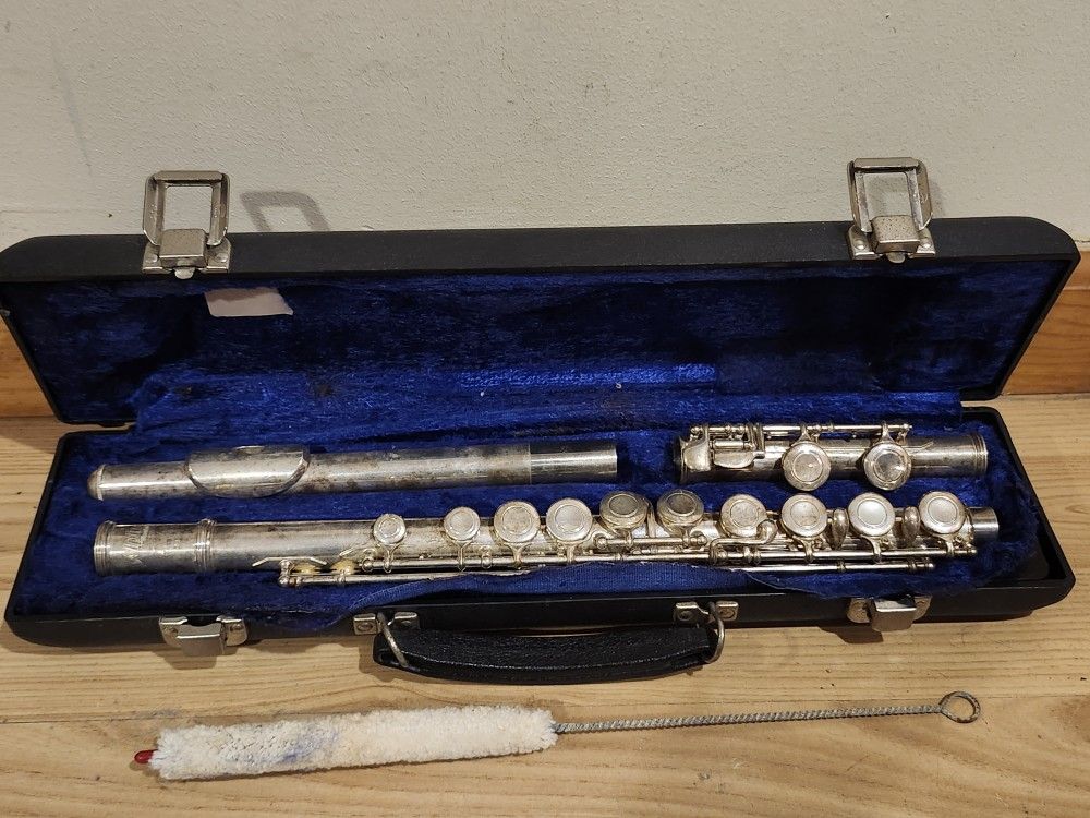 STUDENT FLUTE WITH CARRY CASE