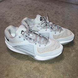 KD 16s “Cool Grey”