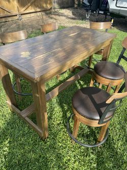 Table And Chairs 