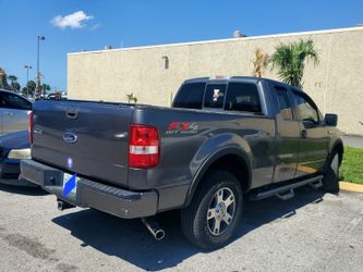 Color gray, model 2005,ford f150
