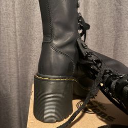 Dr. Martens Chesney Platform Boots – Black – Size 8.5 – Near New