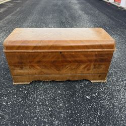 LANE Vintage Cedar Chest