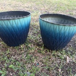 Set 2 Resin Outdoor Plant Pots