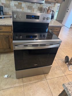 Whirlpool® 30" Stainless Steel Freestanding Electric Range