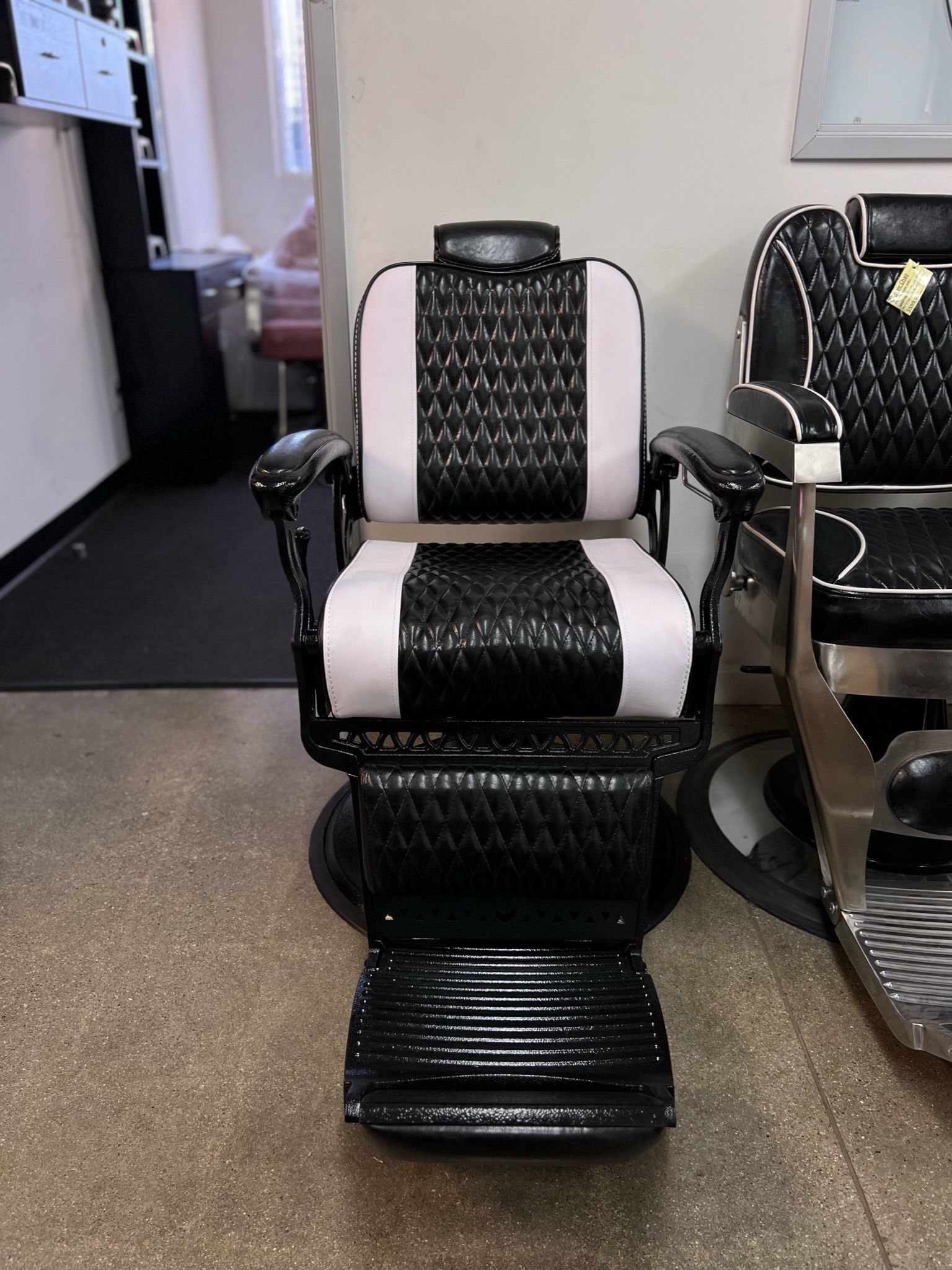 Black and white Hydraulic Barber chair 9216