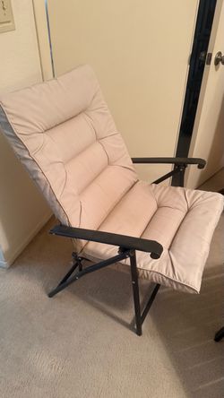 Set of 2 folding chairs