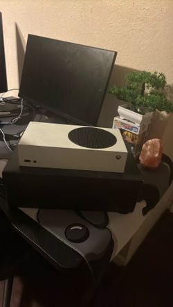 XBOX Series S - All Digital Gaming Console - 512GB SSD - 120FPS - Robot White