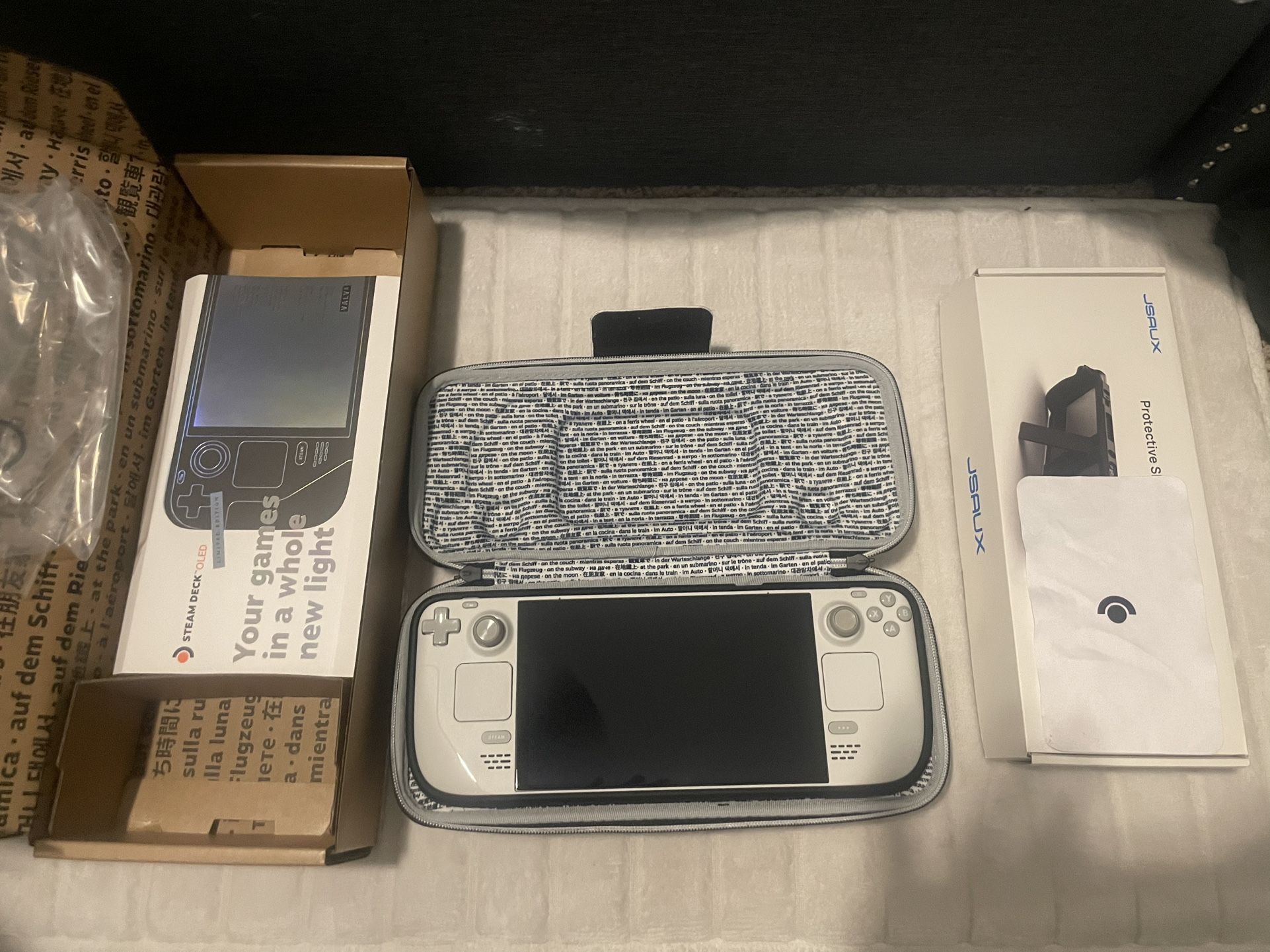White Steam deck OLED Limited Edition 2TB