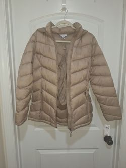 Womens lightweight puffer jacket