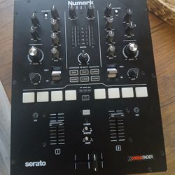 Numark Scratch 24-Bit 2-Channel DJ Scratch Mixer