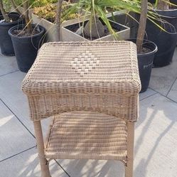 Honey Wicker End Table Vintage Or Older Decorative Dimond Center