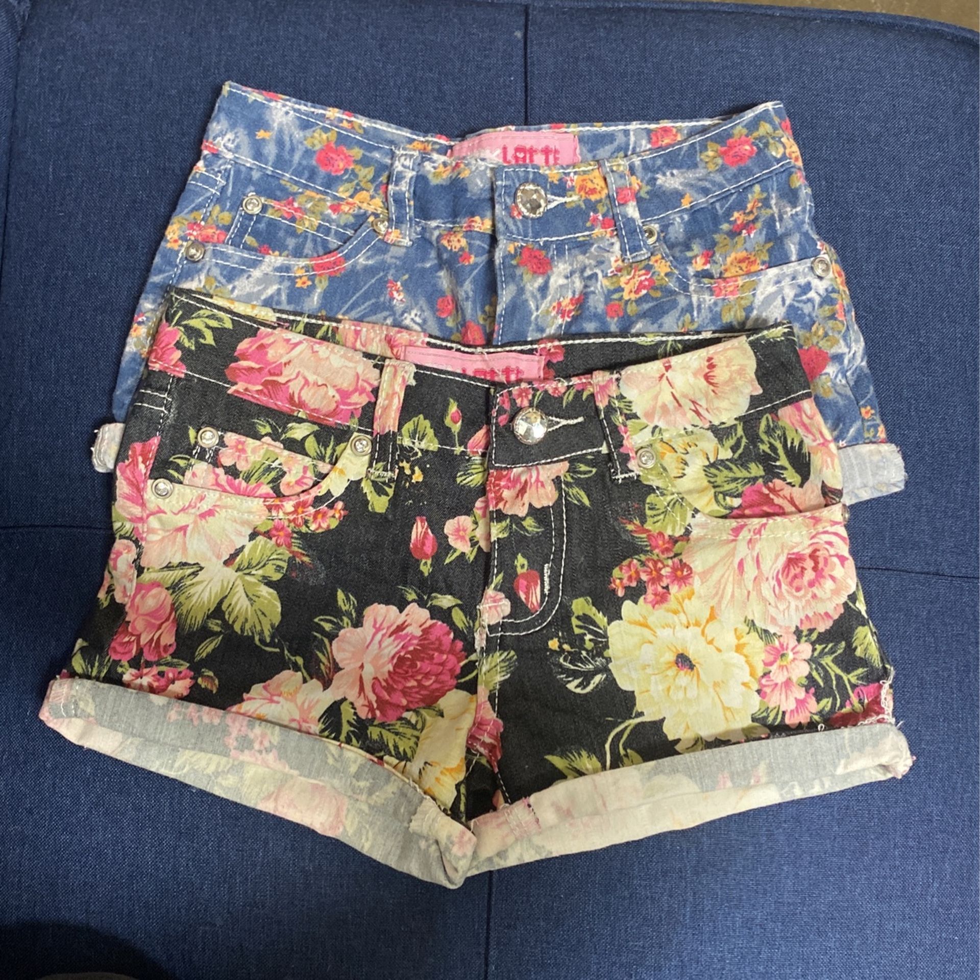 floral shorts