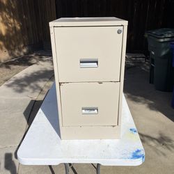Filing Cabinet / 2 Drawers