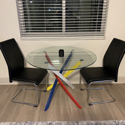 Brand New Modern Table And Chairs