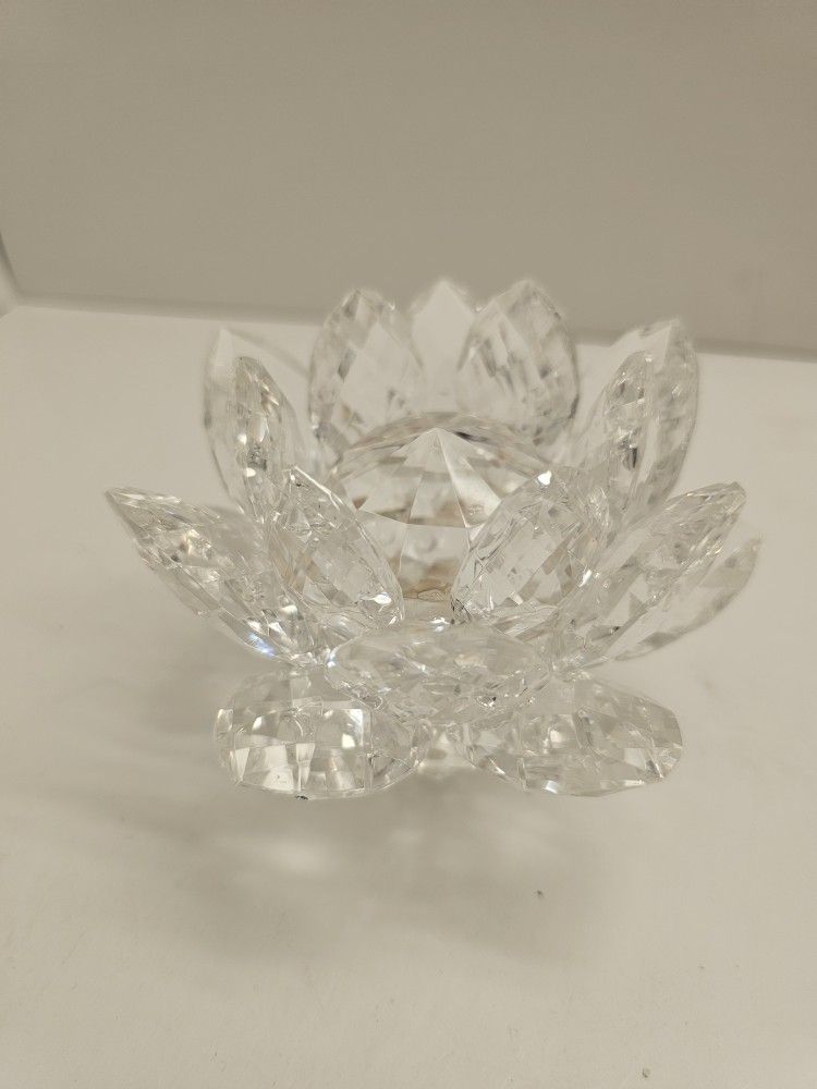 ✨ Swarovski Crystal Water Lily – Elegant Candle Holder or Display Figurine ✨
📍 Located in Hillcrest