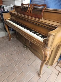 Knabe Console Piano