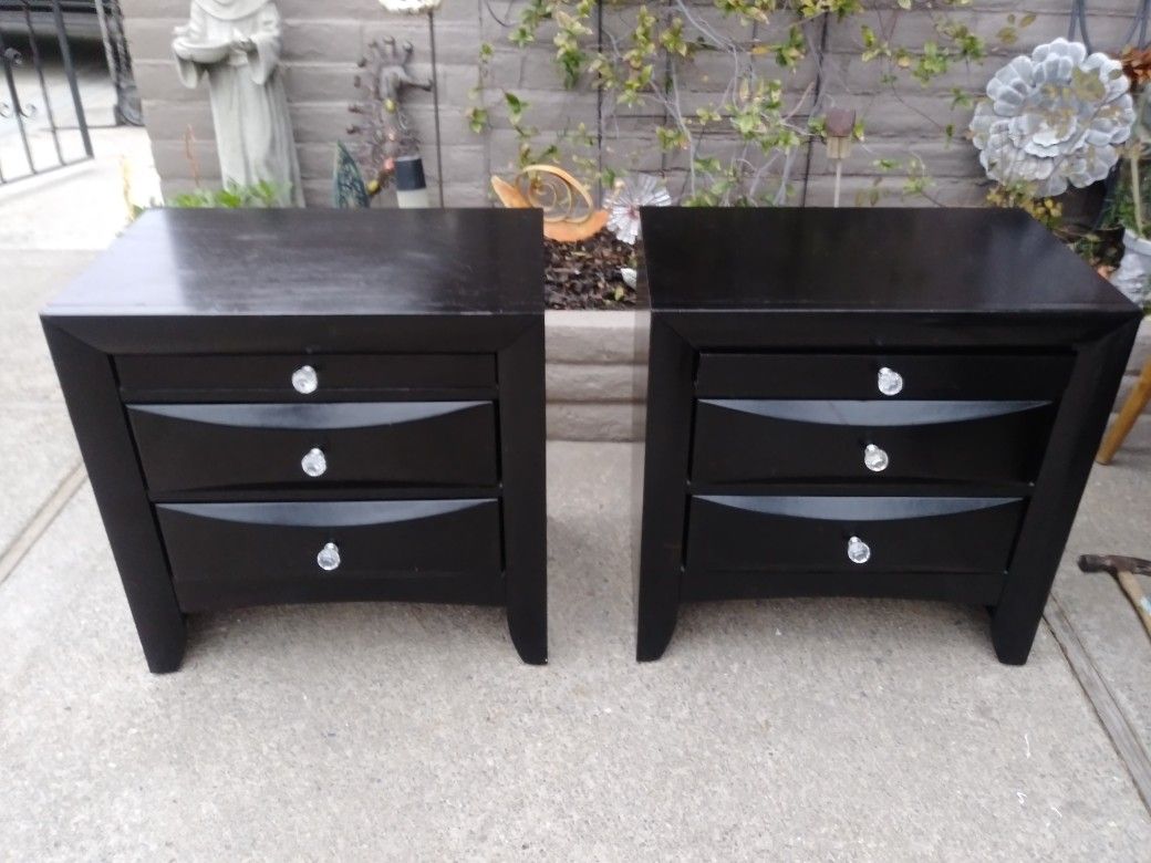 SET OF BLACK NIGHTSTANDS WITH CRYSTAL KNOBS